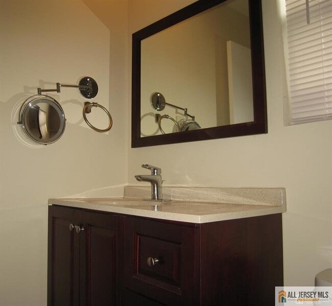 Photo - 816 N Oaks Blvd