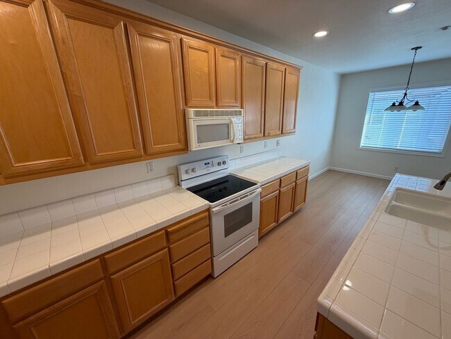 Photo - Dublin The Vineyards, 3 Bed 3 bath, Community Pool, Greenbelt, Close to 580 and BART