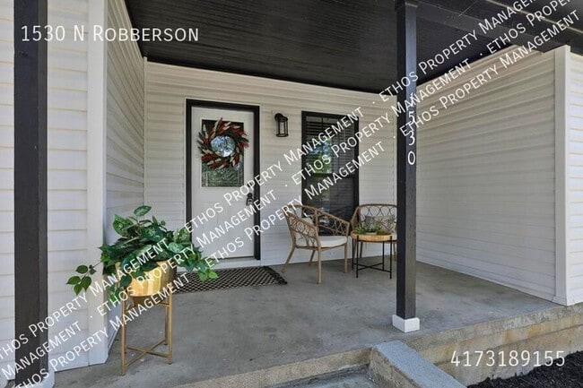 Photo - 1530 N Robberson-