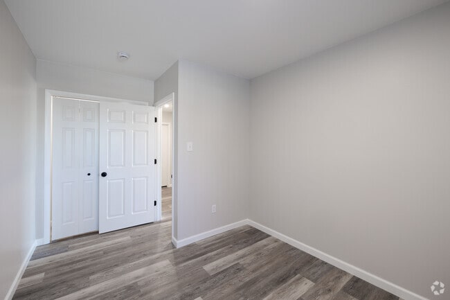 2BR, 1BA - 750SF - Second Bedroom