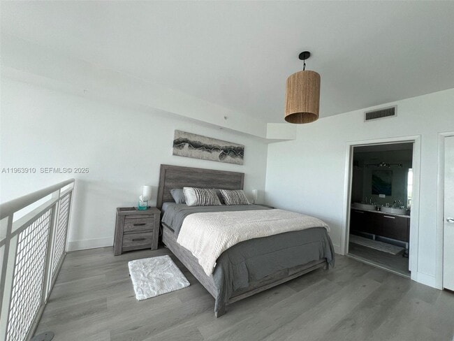 Photo - 253 NE 2nd St Unidad 433