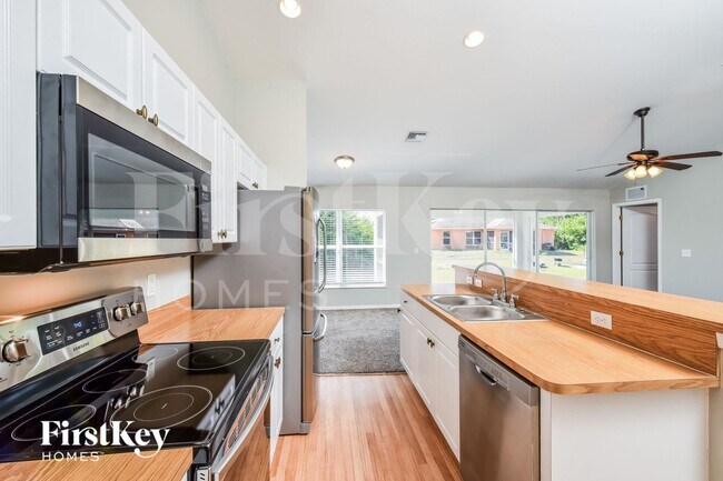 Photo - 416 Jourferie Rd