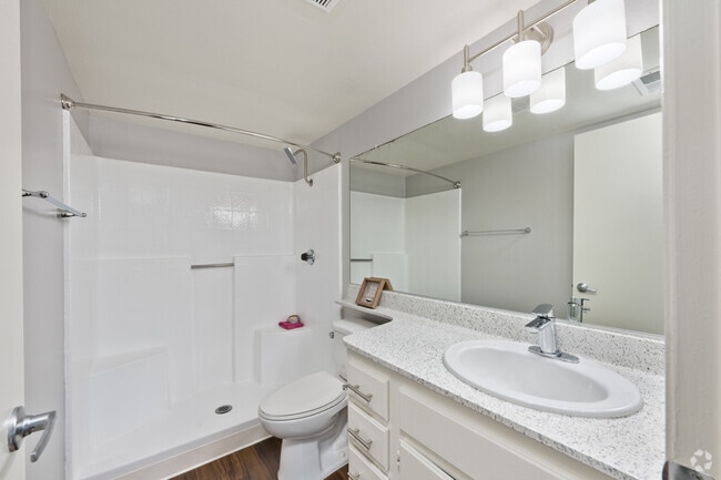 2BR, 2BA - 1010SF - Second Bathroom - Harris Place Apartments