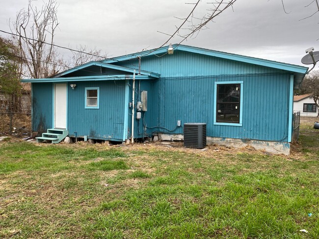 Photo - 216 W Ave C