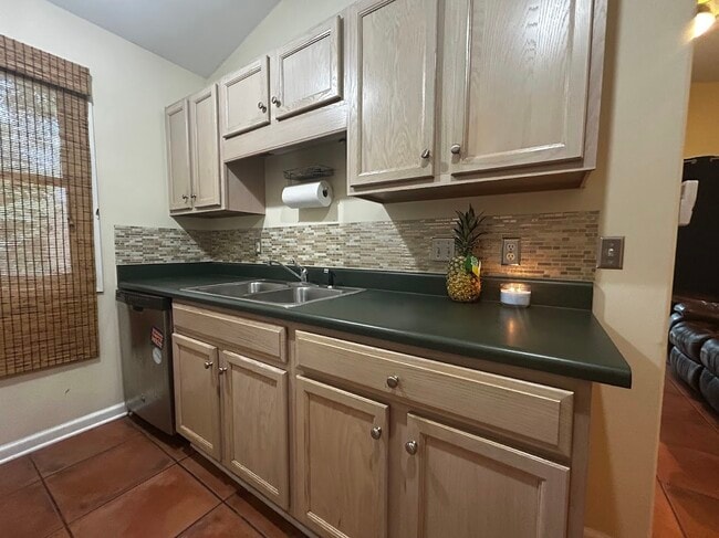 Photo - 2142 Delta Way