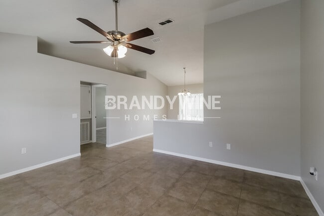 Photo - 2542 Jennifer Dr