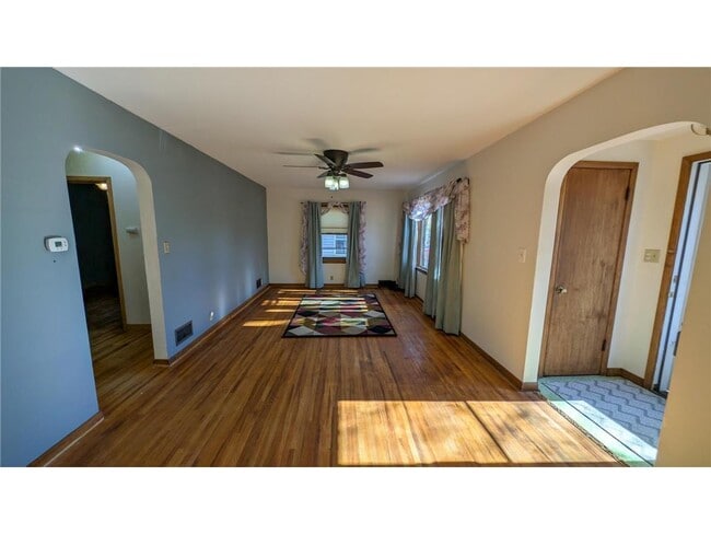 Photo - 301 Giles Pl