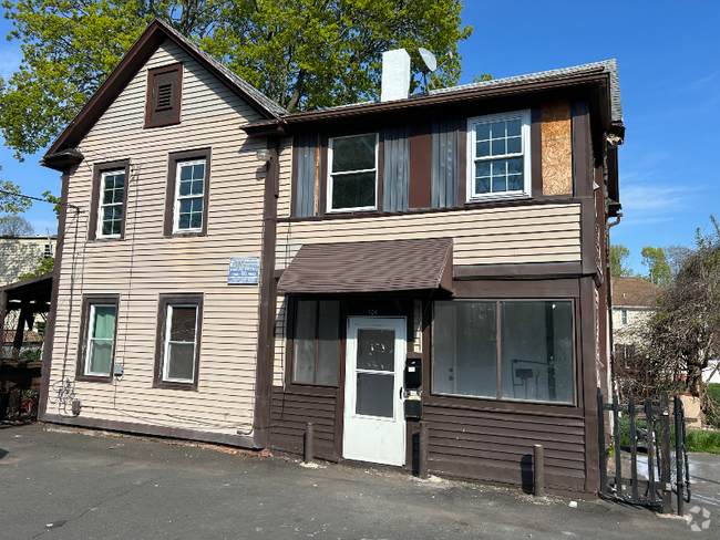Building Photo - 104 Rockwell Ave Unit 2 Rental