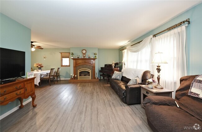 Building Photo - 3839 Sunset Dr Rental