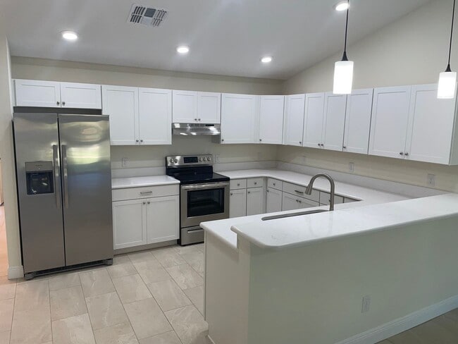 Photo - 3 bedroom 2 bath with patio , 1 car garage -