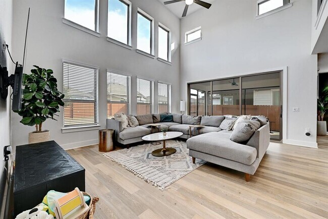 Photo - 8509 Silverthorne St