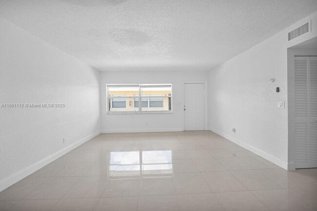 Photo - 6900 SW 5th St