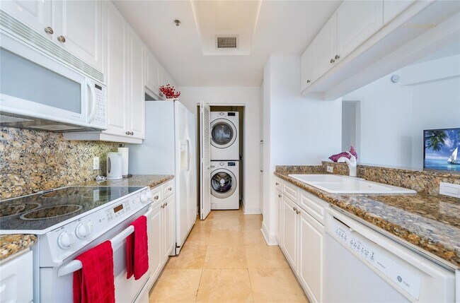 Photo - 808 Brickell Key Dr