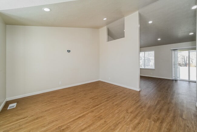 Photo - 2076 Allison Way