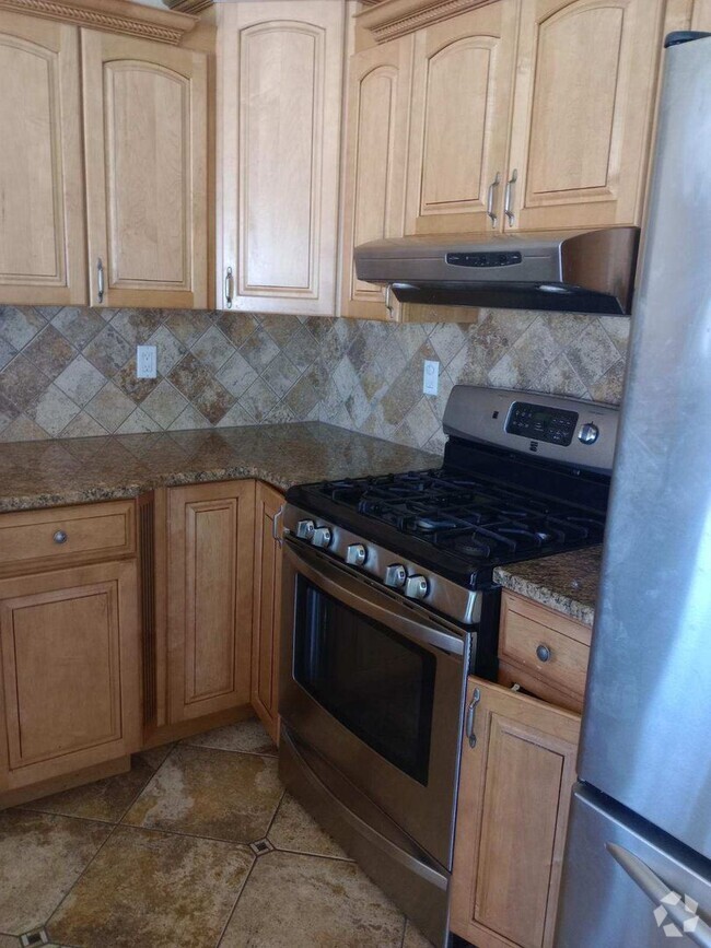 Building Photo - Three Bedroom on Armory Rental