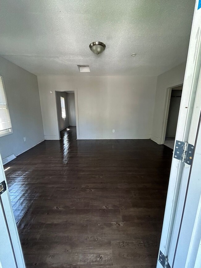 Photo - 3 bed 1 bath