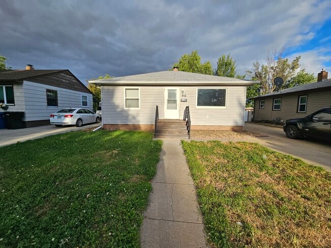 Front Yard - 916 3rd Ave W