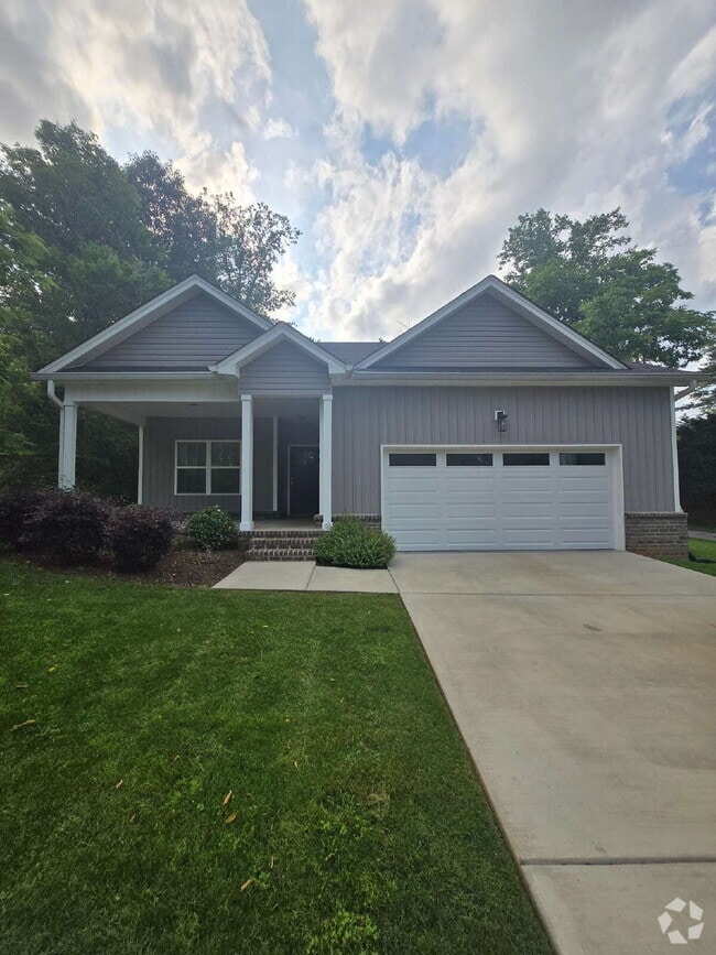 Building Photo - Charming 3-Bedroom Retreat Near Hamilton P... Rental