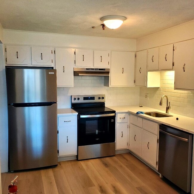 Building Photo - 49 Spencer Rd Unit H 30