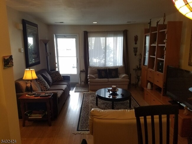 13 Ray Ct