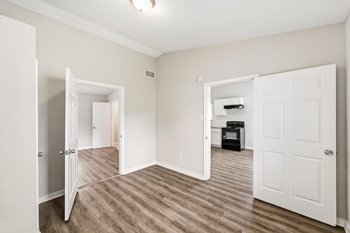 Photo - 10001 Lucore St