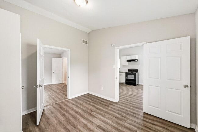 Photo - 10001 Lucore St