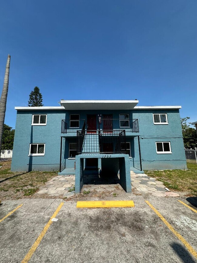 Photo - 1757 Russell St S Apartment