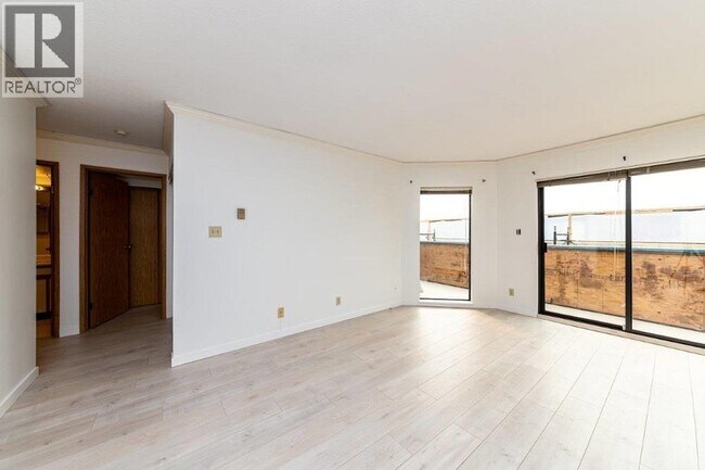 Photo - 975 W 13th Ave Unit 309