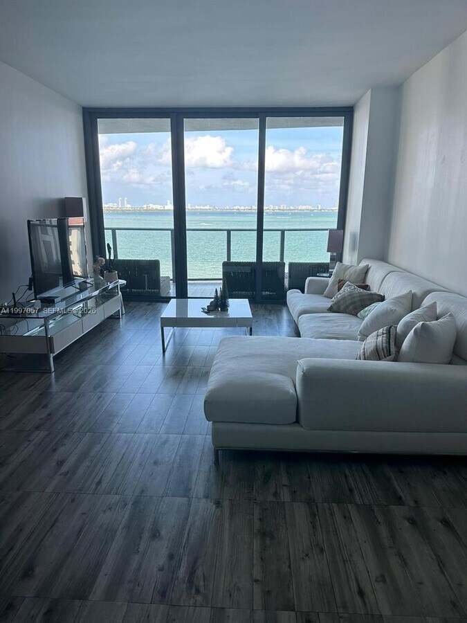 Photo - 460 NE 28th St Unidad 705