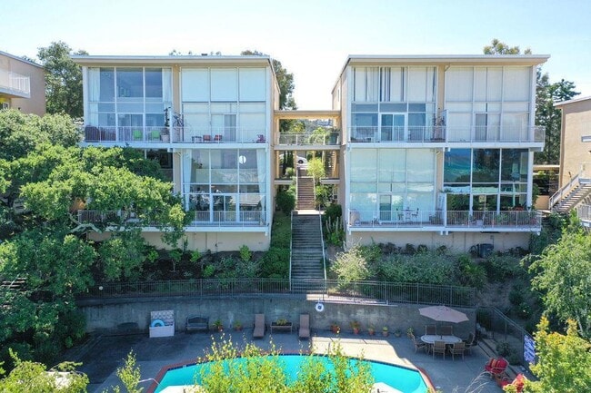 Building Photo - 3003 Melendy Dr Rental