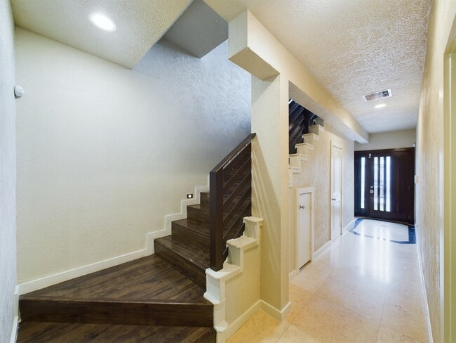 Photo - 2609 Lawrence St