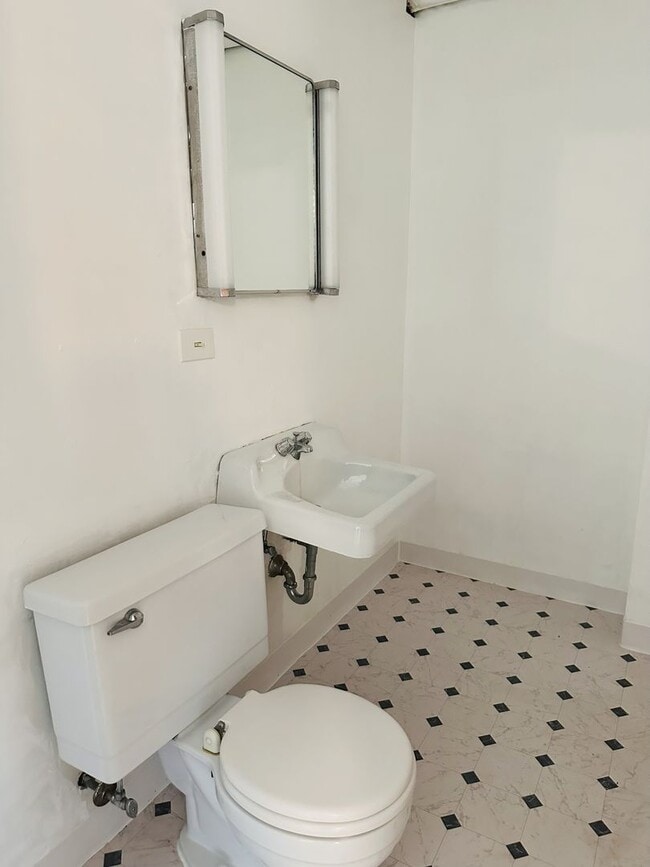 Photo - Hyde Park Town-House for Rent
