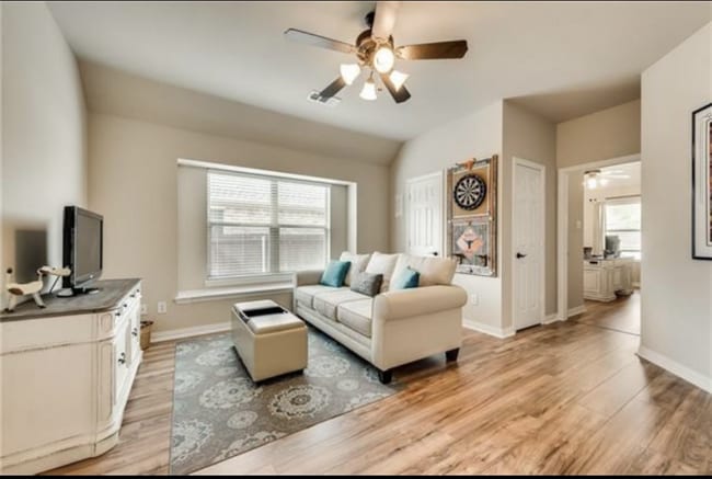 Photo - 2902 Aurora Mist Dr House