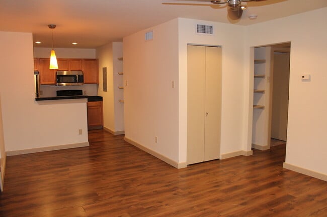 Building Photo - 209-E Eden at Avondale Unit 209-E