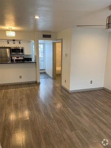 Building Photo - 2800 Douglas Ave Unit 217 Rental