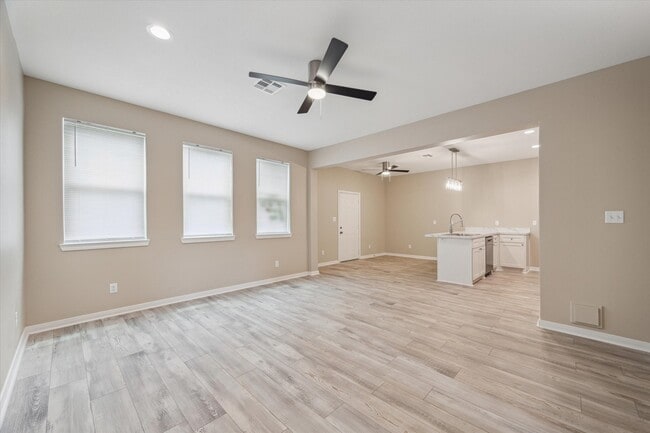 Photo - 4834 Pine Ave Unidad A