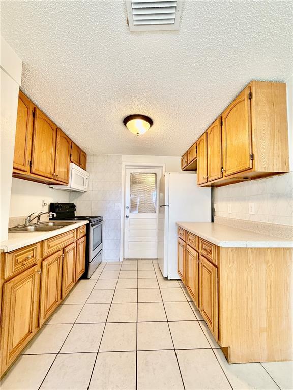 Photo - 2204 Irene St