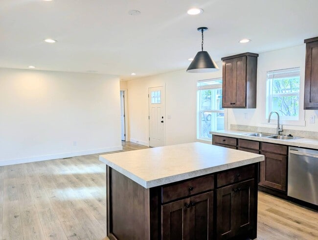 Photo - 400 Sulphur Bank Dr