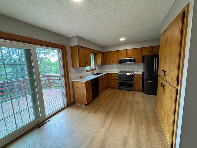 Photo - 6990 Redwing Ln