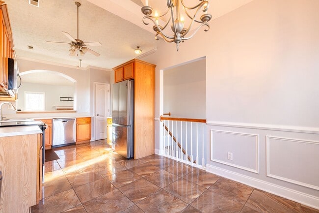 Building Photo - Spacious 5 Bedroom, 3 Bathroom Home in Cov...