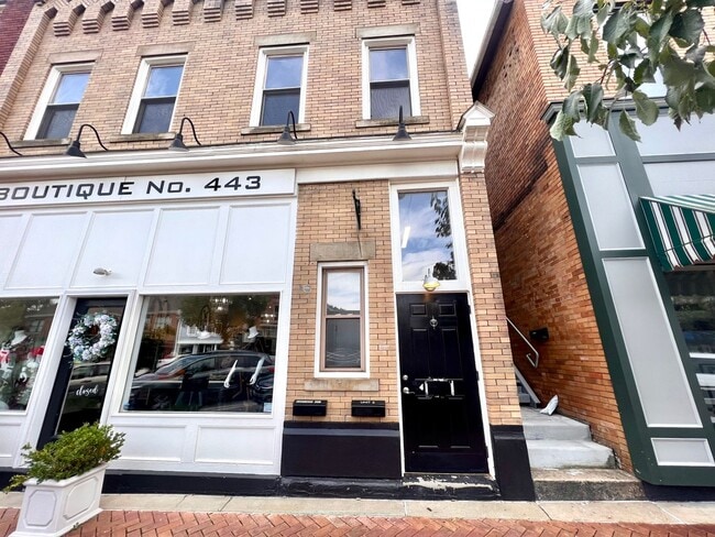Photo - Beaver - Luxury 2 Bedroom, 1 Bathroom, located in downtown shopping district.
