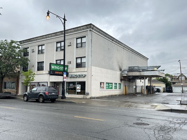Building Photo - 3042 N Central Ave