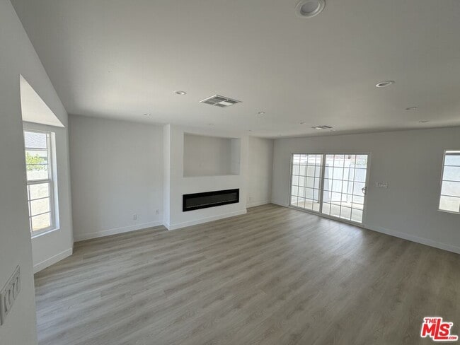 Building Photo - 12748 Blythe St