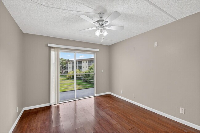 Photo - 2200 Springdale Blvd Unit 212