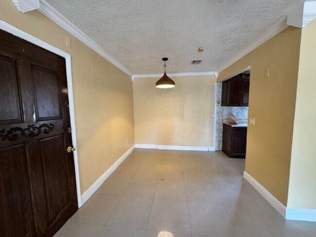 Photo - 867 Caroline Cir