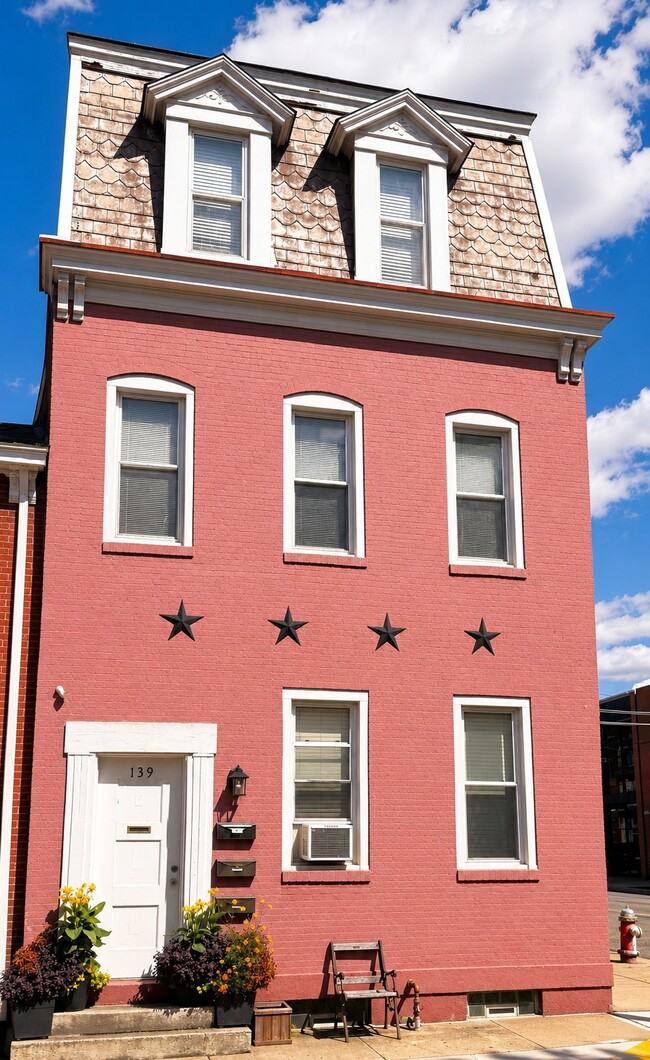Building Photo - 139 S 17th St Unit 2