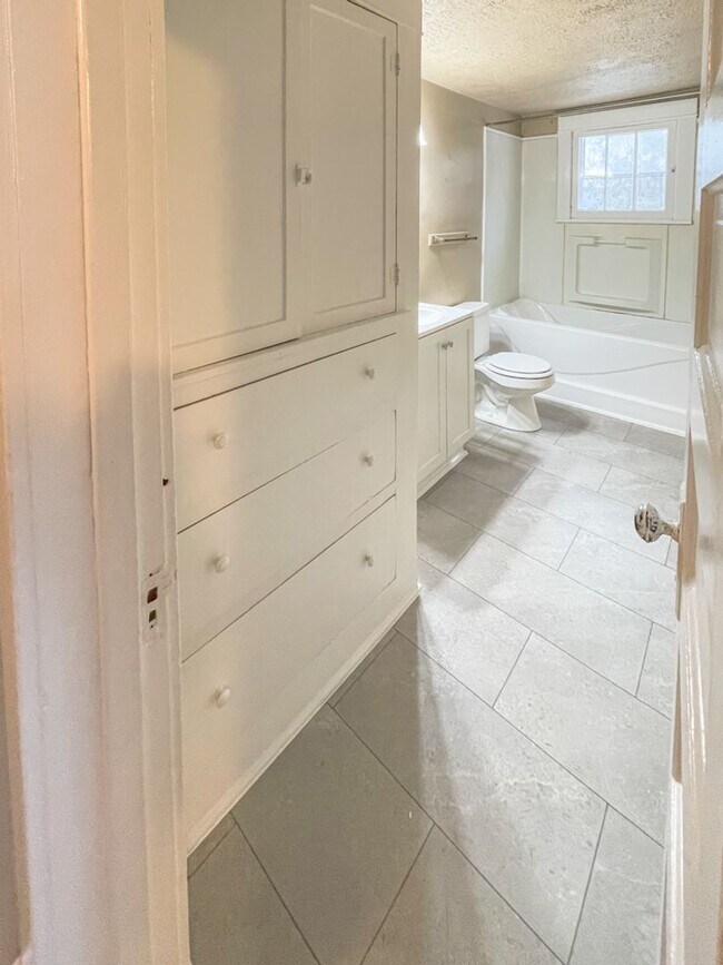 Photo - 408 Pine St Unit Upper