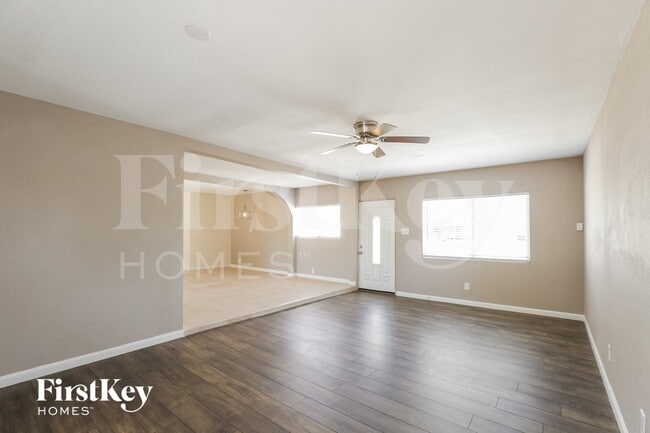 Photo - 547 W 18th St