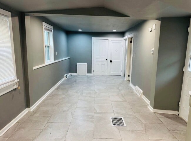 121 E Chestnut St Unit 2