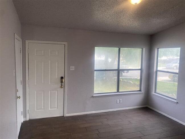 Photo - 1407 Churing Dr